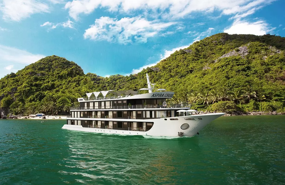 Sexy Clutches: How to Buy & Wear a Designer Clutch Bag